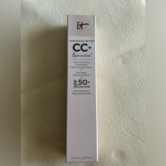 it Cosmetics CC+ illumination foundation in Light - Picture 2 of 3